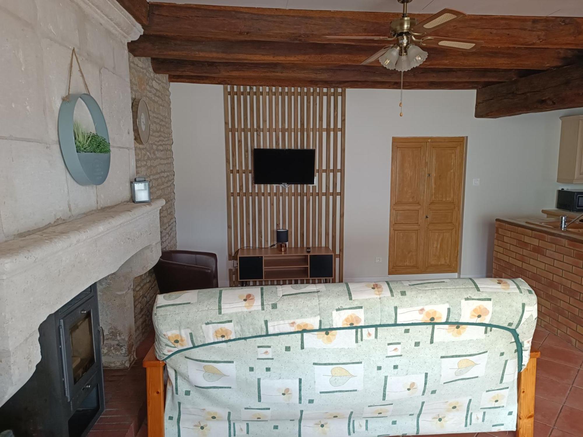 Charmante Maison En Pierres Sainte-Radégonde-des-Noyers Zewnętrze zdjęcie